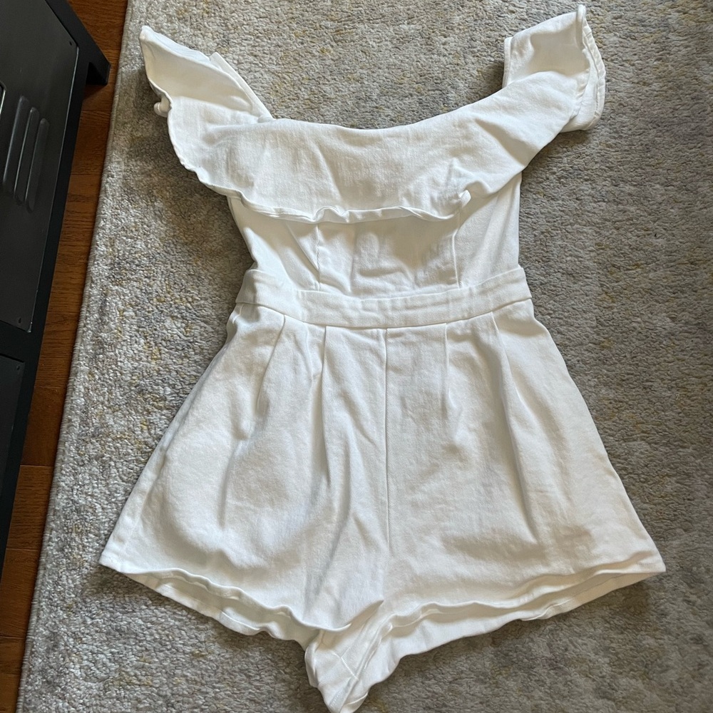 OFF THE SHOULDER RUFFLED ROMPER